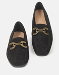 Εικόνα από Flat μονόχρωμα loafers με μεταλλική αγκράφα Μαύρο