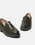 Εικόνα από Basic μονόχρωμα loafers με τρακτερωτή σόλα Χακί